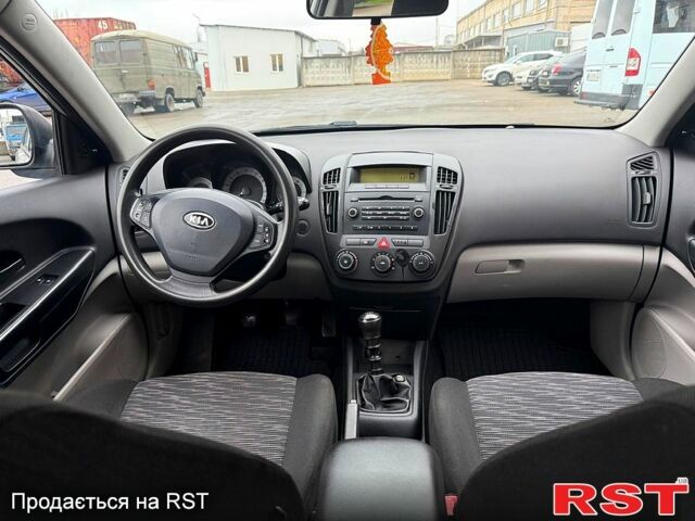 Серый Киа Сид, объемом двигателя 1.6 л и пробегом 333 тыс. км за 2700 $, фото 9 на Automoto.ua