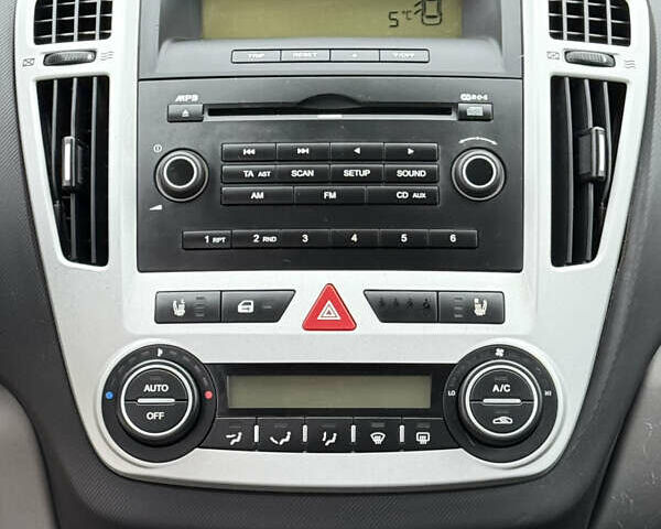 Серый Киа Сид, объемом двигателя 1.6 л и пробегом 223 тыс. км за 6000 $, фото 13 на Automoto.ua