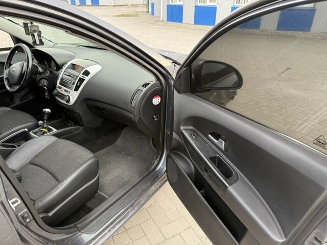 Серый Киа Сид, объемом двигателя 2 л и пробегом 252 тыс. км за 1950 $, фото 14 на Automoto.ua