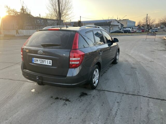 Серый Киа Сид, объемом двигателя 1.6 л и пробегом 240 тыс. км за 5800 $, фото 6 на Automoto.ua
