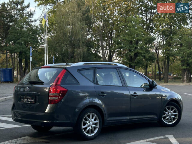 Сірий Кіа Сід, об'ємом двигуна 1.58 л та пробігом 266 тис. км за 6499 $, фото 4 на Automoto.ua