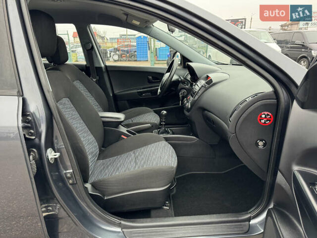 Серый Киа Сид, объемом двигателя 1.6 л и пробегом 216 тыс. км за 7300 $, фото 69 на Automoto.ua