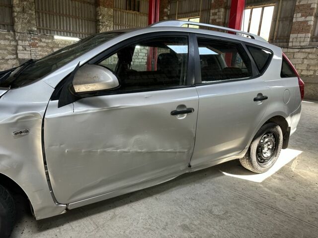 Серый Киа Сид, объемом двигателя 1.6 л и пробегом 281 тыс. км за 1750 $, фото 12 на Automoto.ua