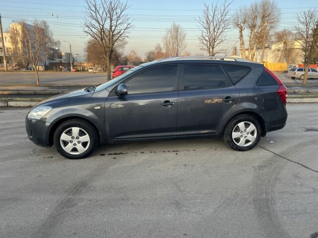 Серый Киа Сид, объемом двигателя 1.6 л и пробегом 240 тыс. км за 5800 $, фото 3 на Automoto.ua