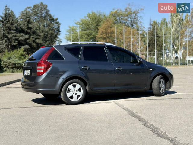 Серый Киа Сид, объемом двигателя 1.59 л и пробегом 240 тыс. км за 5200 $, фото 2 на Automoto.ua