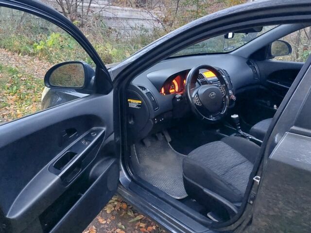 Серый Киа Сид, объемом двигателя 1.6 л и пробегом 345 тыс. км за 5500 $, фото 6 на Automoto.ua