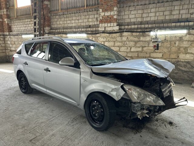 Серый Киа Сид, объемом двигателя 1.6 л и пробегом 281 тыс. км за 1750 $, фото 21 на Automoto.ua