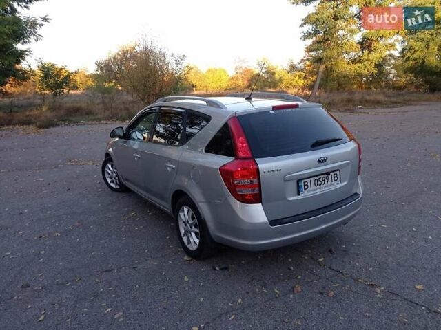 Серый Киа Сид, объемом двигателя 1.6 л и пробегом 350 тыс. км за 5000 $, фото 3 на Automoto.ua