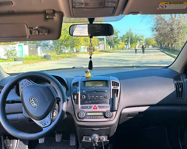 Кіа Сід 2008 у Одесі на Automoto.ua Сірий Кіа Сід, об'ємом двигуна 1.6 л та пробігом 205 тис. км за 6150 $, фото 7 на Automoto.ua