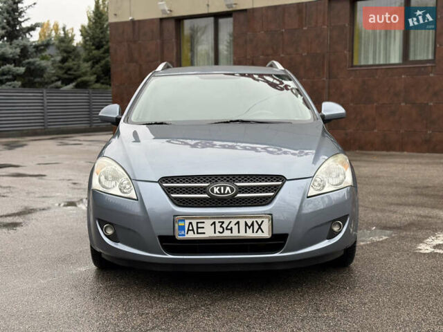 Киа Сид 2008 в Днепре (Днепропетровске) на Automoto.ua Серый Киа Сид, объемом двигателя 2 л и пробегом 92 тыс. км за 6399 $, фото 1 на Automoto.ua