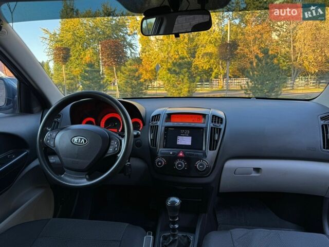 Серый Киа Сид, объемом двигателя 1.58 л и пробегом 245 тыс. км за 5590 $, фото 10 на Automoto.ua