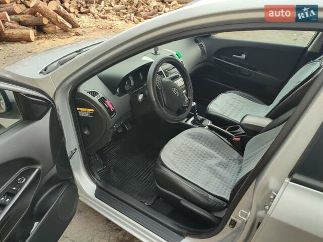 Серый Киа Сид, объемом двигателя 1.6 л и пробегом 277 тыс. км за 5800 $, фото 9 на Automoto.ua