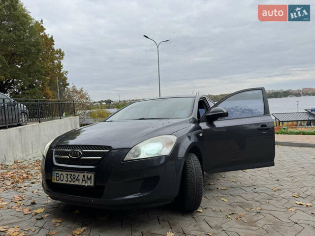 Серый Киа Сид, объемом двигателя 1.4 л и пробегом 800 тыс. км за 5499 $, фото 4 на Automoto.ua