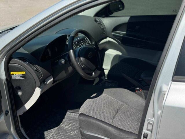 Серый Киа Сид, объемом двигателя 1.6 л и пробегом 260 тыс. км за 5400 $, фото 14 на Automoto.ua