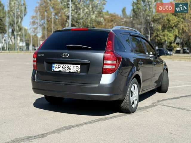 Серый Киа Сид, объемом двигателя 1.59 л и пробегом 240 тыс. км за 5200 $, фото 3 на Automoto.ua