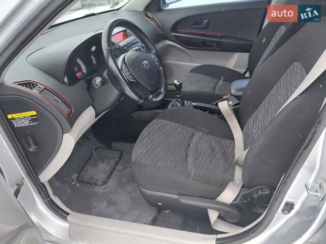 Сірий Кіа Сід, об'ємом двигуна 1.6 л та пробігом 192 тис. км за 5000 $, фото 5 на Automoto.ua