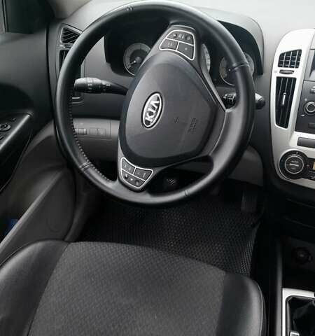 Серый Киа Сид, объемом двигателя 1.6 л и пробегом 248 тыс. км за 5600 $, фото 6 на Automoto.ua