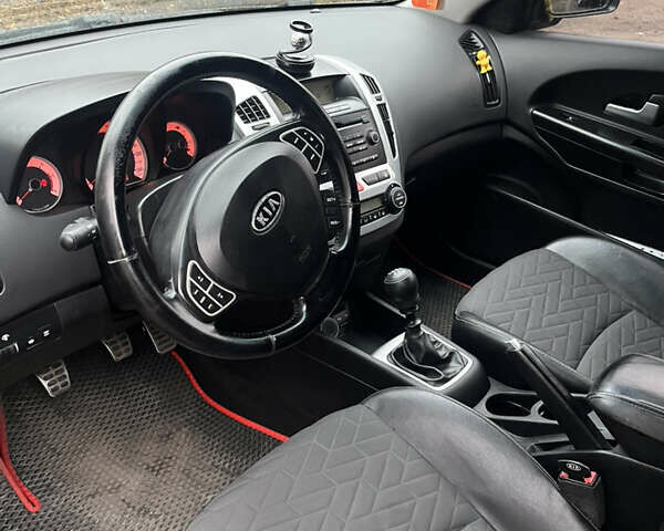 Серый Киа Сид, объемом двигателя 1.6 л и пробегом 264 тыс. км за 5800 $, фото 10 на Automoto.ua