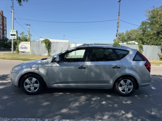 Серый Киа Сид, объемом двигателя 1.4 л и пробегом 180 тыс. км за 6528 $, фото 3 на Automoto.ua