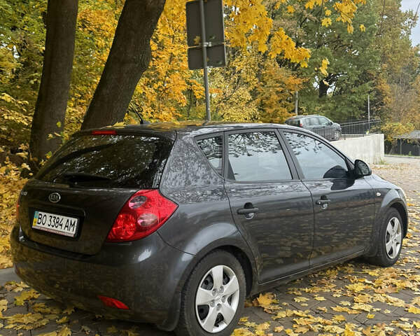 Серый Киа Сид, объемом двигателя 1.4 л и пробегом 800 тыс. км за 5499 $, фото 3 на Automoto.ua