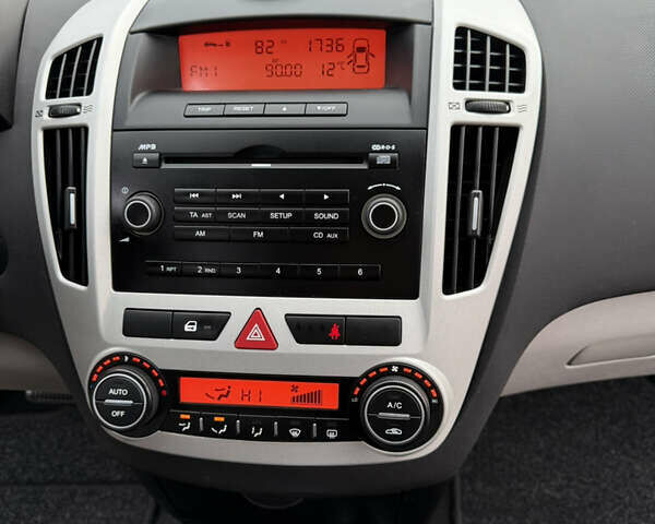 Серый Киа Сид, объемом двигателя 1.6 л и пробегом 197 тыс. км за 6700 $, фото 13 на Automoto.ua