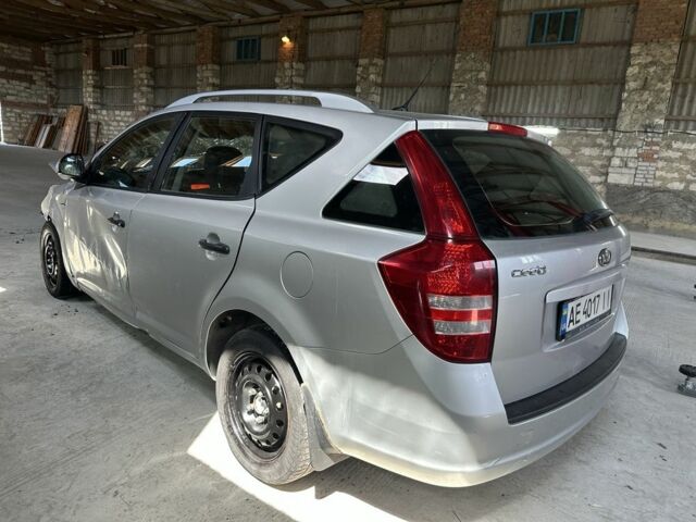 Серый Киа Сид, объемом двигателя 1.6 л и пробегом 281 тыс. км за 1750 $, фото 6 на Automoto.ua