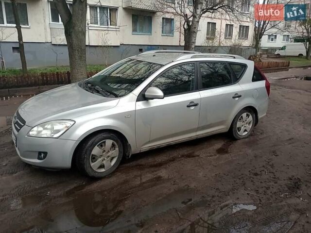 Серый Киа Сид, объемом двигателя 2 л и пробегом 288 тыс. км за 5500 $, фото 4 на Automoto.ua