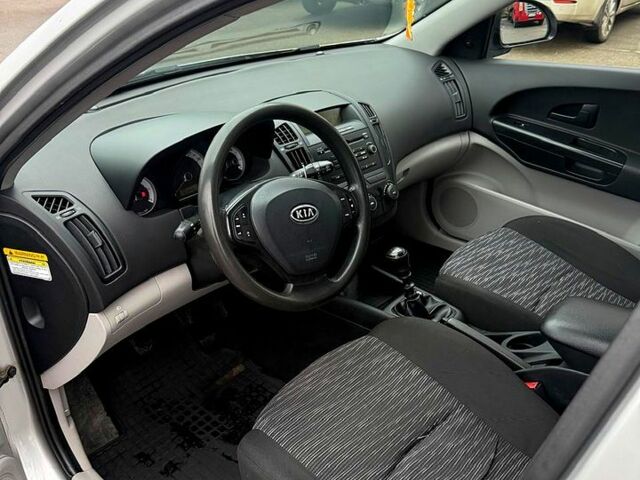 Серый Киа Сид, объемом двигателя 1.6 л и пробегом 333 тыс. км за 2700 $, фото 10 на Automoto.ua