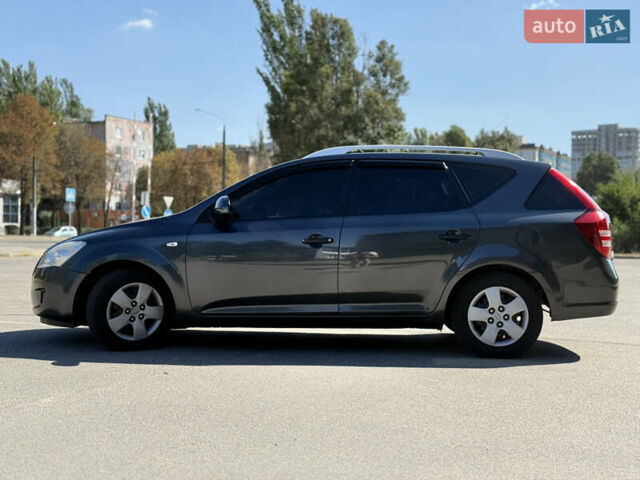 Серый Киа Сид, объемом двигателя 1.59 л и пробегом 240 тыс. км за 5200 $, фото 5 на Automoto.ua