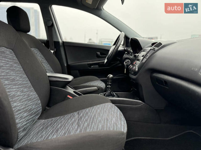 Серый Киа Сид, объемом двигателя 1.6 л и пробегом 216 тыс. км за 7300 $, фото 73 на Automoto.ua