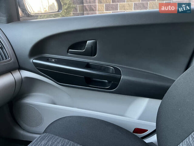 Серый Киа Сид, объемом двигателя 1.59 л и пробегом 249 тыс. км за 6250 $, фото 40 на Automoto.ua