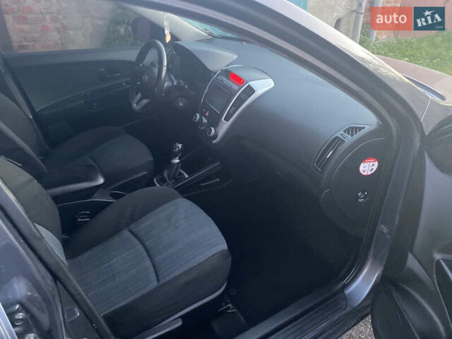 Серый Киа Сид, объемом двигателя 1.6 л и пробегом 259 тыс. км за 5700 $, фото 11 на Automoto.ua
