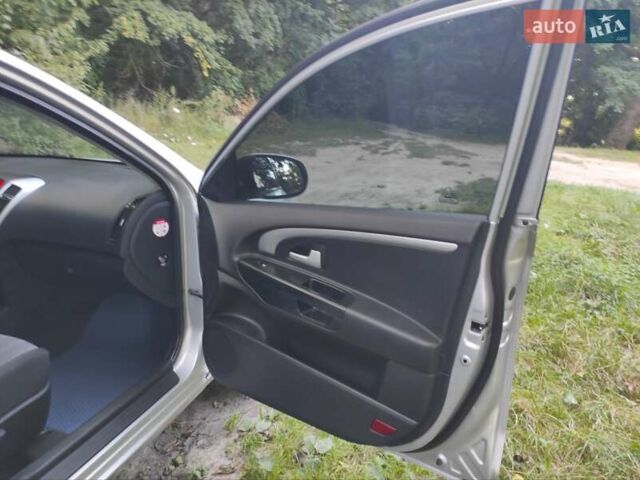 Серый Киа Сид, объемом двигателя 1.59 л и пробегом 141 тыс. км за 6900 $, фото 16 на Automoto.ua