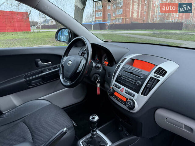 Серый Киа Сид, объемом двигателя 1.4 л и пробегом 143 тыс. км за 6500 $, фото 38 на Automoto.ua