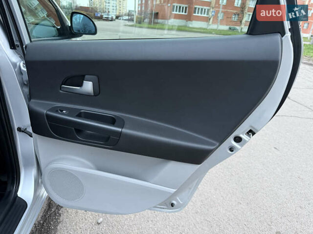 Серый Киа Сид, объемом двигателя 1.4 л и пробегом 143 тыс. км за 6500 $, фото 45 на Automoto.ua