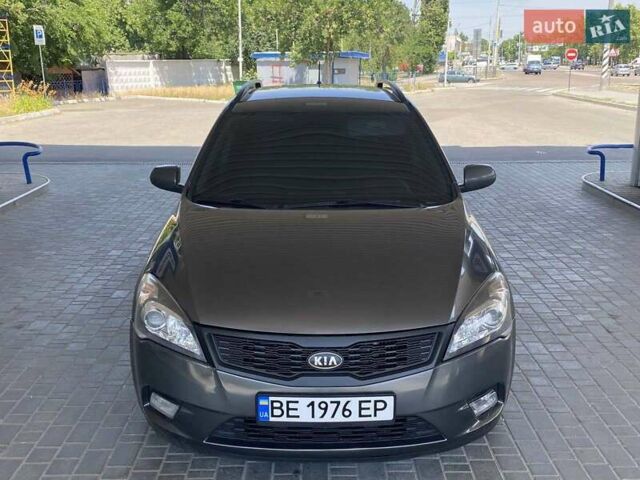 Серый Киа Сид, объемом двигателя 1.58 л и пробегом 331 тыс. км за 5999 $, фото 4 на Automoto.ua