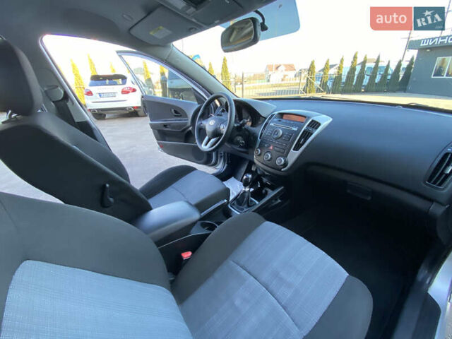 Серый Киа Сид, объемом двигателя 1.59 л и пробегом 207 тыс. км за 6499 $, фото 18 на Automoto.ua