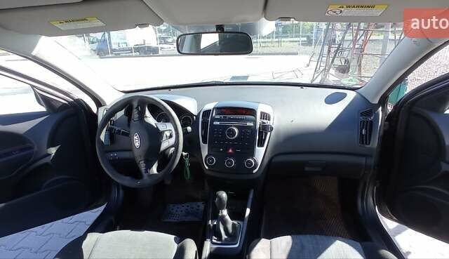 Серый Киа Сид, объемом двигателя 1.4 л и пробегом 210 тыс. км за 6300 $, фото 4 на Automoto.ua