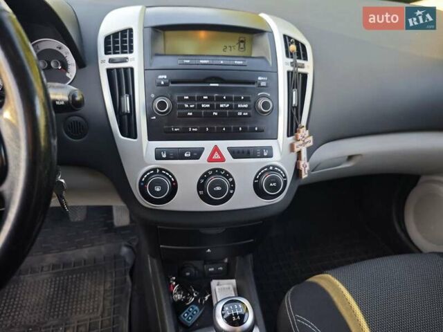 Сірий Кіа Сід, об'ємом двигуна 1.6 л та пробігом 200 тис. км за 6500 $, фото 10 на Automoto.ua