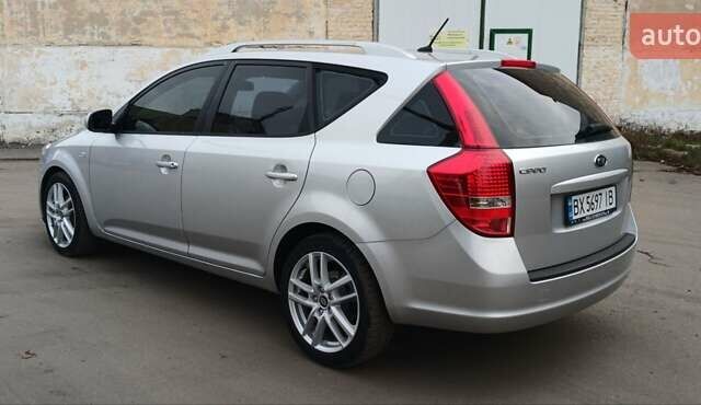 Серый Киа Сид, объемом двигателя 1.4 л и пробегом 250 тыс. км за 6300 $, фото 4 на Automoto.ua