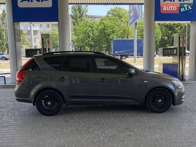 Серый Киа Сид, объемом двигателя 1.58 л и пробегом 331 тыс. км за 5999 $, фото 8 на Automoto.ua