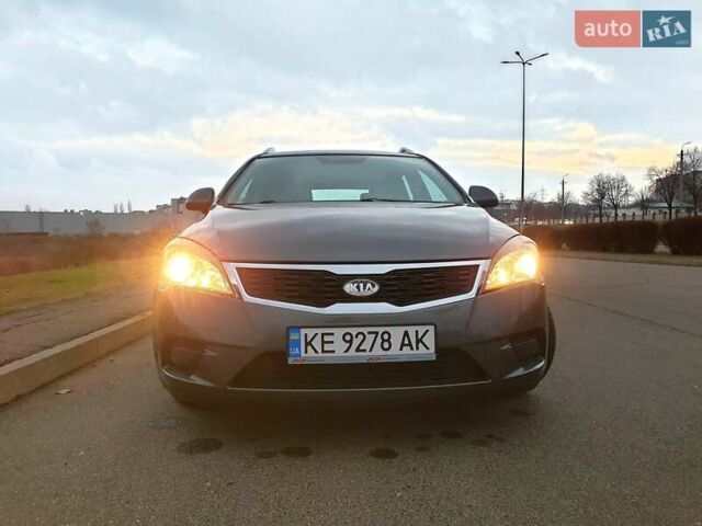 Сірий Кіа Сід, об'ємом двигуна 1.4 л та пробігом 201 тис. км за 6750 $, фото 1 на Automoto.ua
