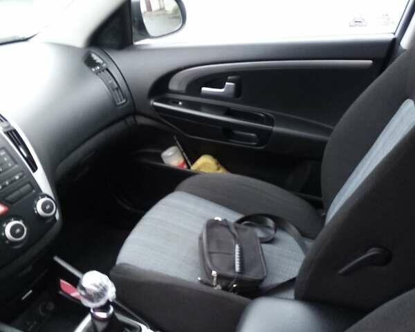 Серый Киа Сид, объемом двигателя 1.6 л и пробегом 213 тыс. км за 6200 $, фото 10 на Automoto.ua