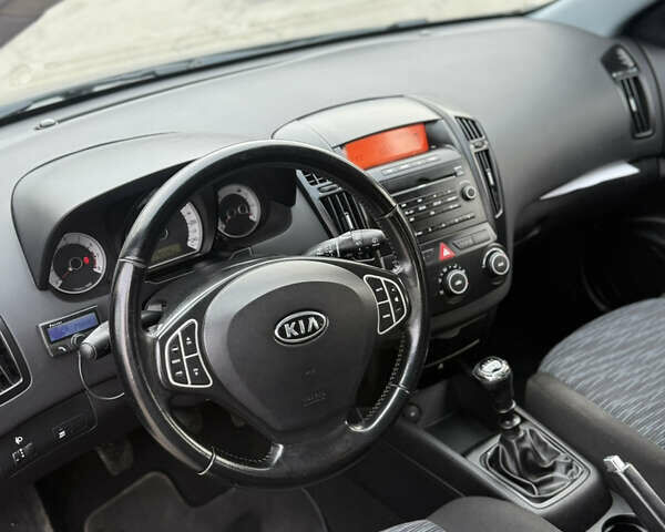 Сірий Кіа Сід, об'ємом двигуна 1.6 л та пробігом 180 тис. км за 5999 $, фото 28 на Automoto.ua