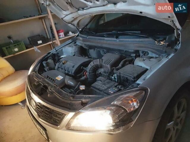Серый Киа Сид, объемом двигателя 1.59 л и пробегом 130 тыс. км за 6250 $, фото 6 на Automoto.ua