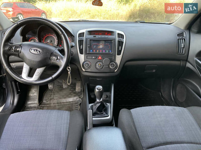 Серый Киа Сид, объемом двигателя 1.6 л и пробегом 259 тыс. км за 5700 $, фото 20 на Automoto.ua