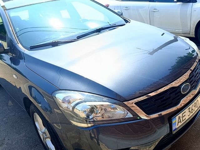 Киа Сид 2009 в Новом Буге на Automoto.ua Серый Киа Сид, объемом двигателя 1.6 л и пробегом 213 тыс. км за 6700 $, фото 2 на Automoto.ua