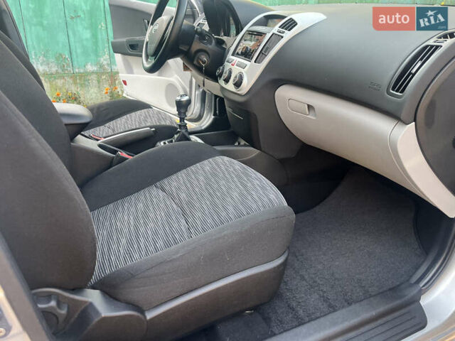 Кіа Сід 2009 у Ахтырке на Automoto.ua Сірий Кіа Сід, об'ємом двигуна 1.6 л та пробігом 226 тис. км за 6445 $, фото 46 на Automoto.ua