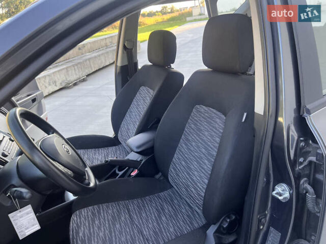 Серый Киа Сид, объемом двигателя 1.4 л и пробегом 160 тыс. км за 5550 $, фото 13 на Automoto.ua