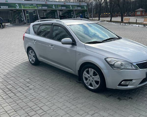 Серый Киа Сид, объемом двигателя 1.4 л и пробегом 286 тыс. км за 7700 $, фото 4 на Automoto.ua